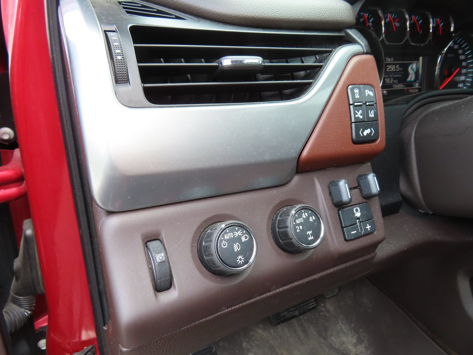 Used 2015 Chevrolet Tahoe LTZ AWD/4WD image 12