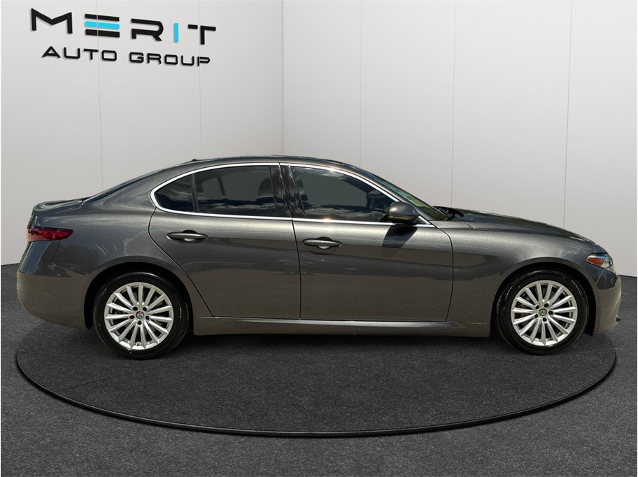 Used 2021 Alfa Romeo Giulia Sprint w/ Sun & Sound Package RWD image 10