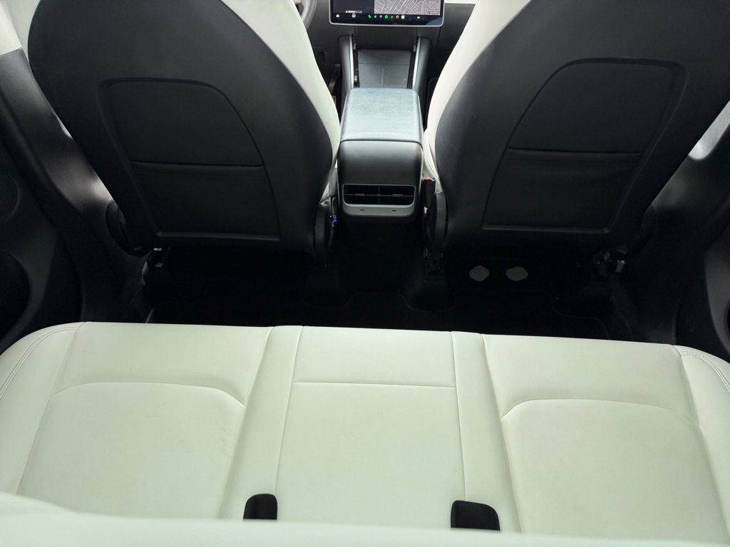 Used 2021 Tesla Model Y Long Range image 22