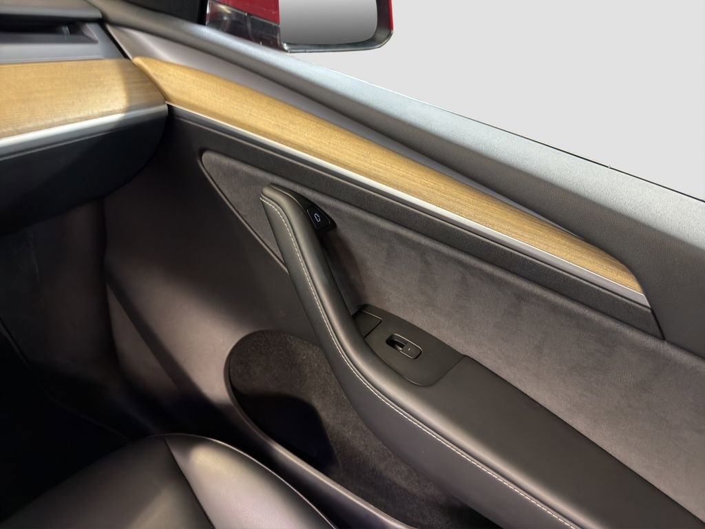 Used 2023 Tesla Model Y Long Range AWD/4WD image 27