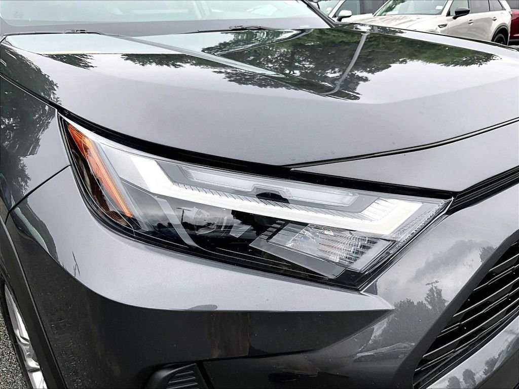 Used 2025 Toyota RAV4 XLE AWD/4WD image 33