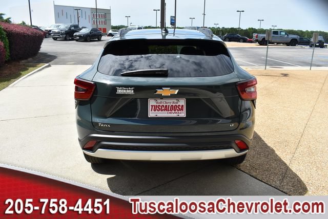 Used 2025 Chevrolet Trax LT FWD image 8