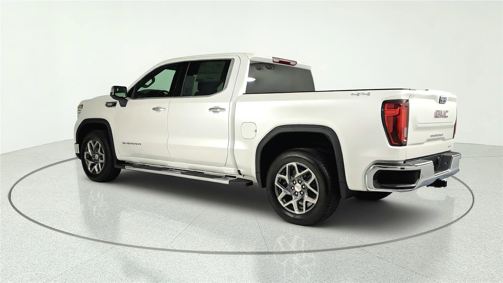 Used 2022 GMC Sierra 1500 SLT w/ SLT Convenience Package AWD/4WD image 3