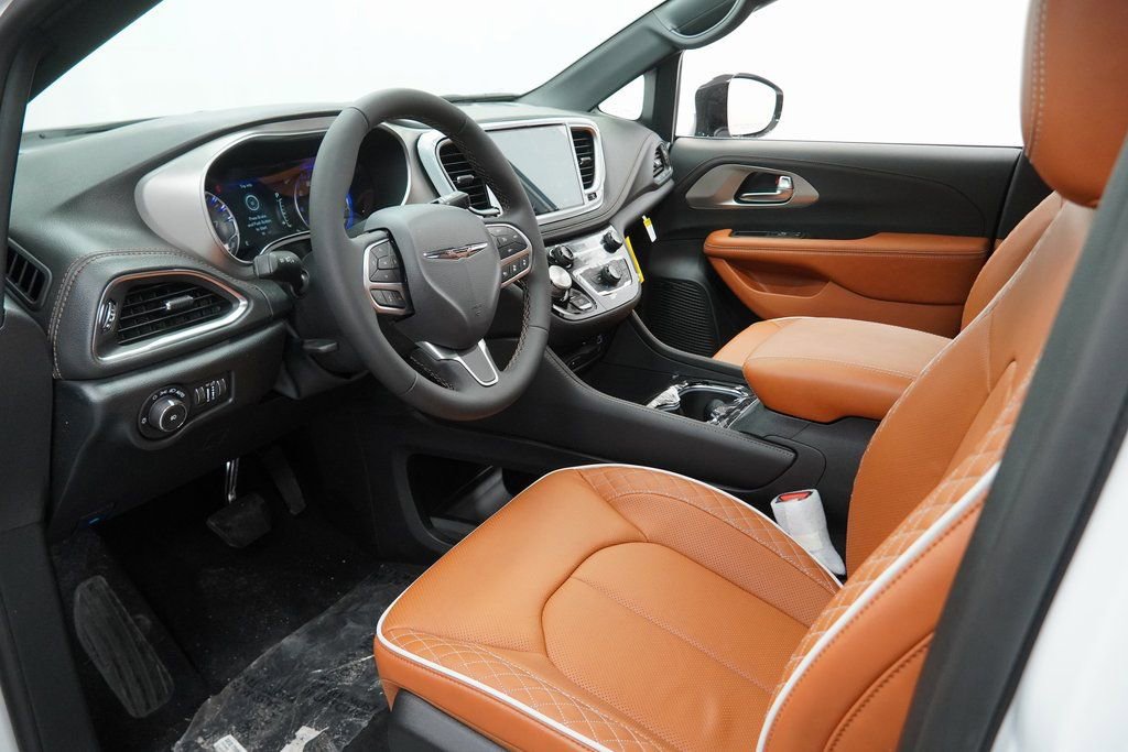 New 2026 Chrysler Pacifica Pinnacle image 18