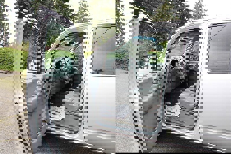 Used 2005 Nissan Frontier SE w/ (P01) Power Pkg image 5