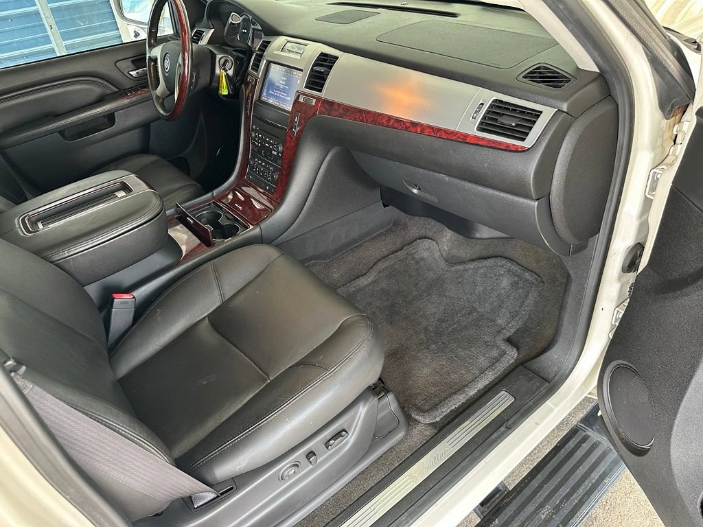 Used 2013 Cadillac Escalade EXT Premium AWD/4WD image 31