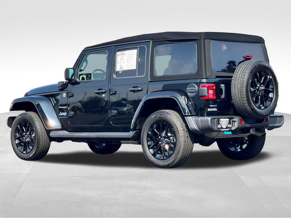 Used 2024 Jeep Wrangler Unlimited Sahara w/ Technology Group AWD/4WD image 5