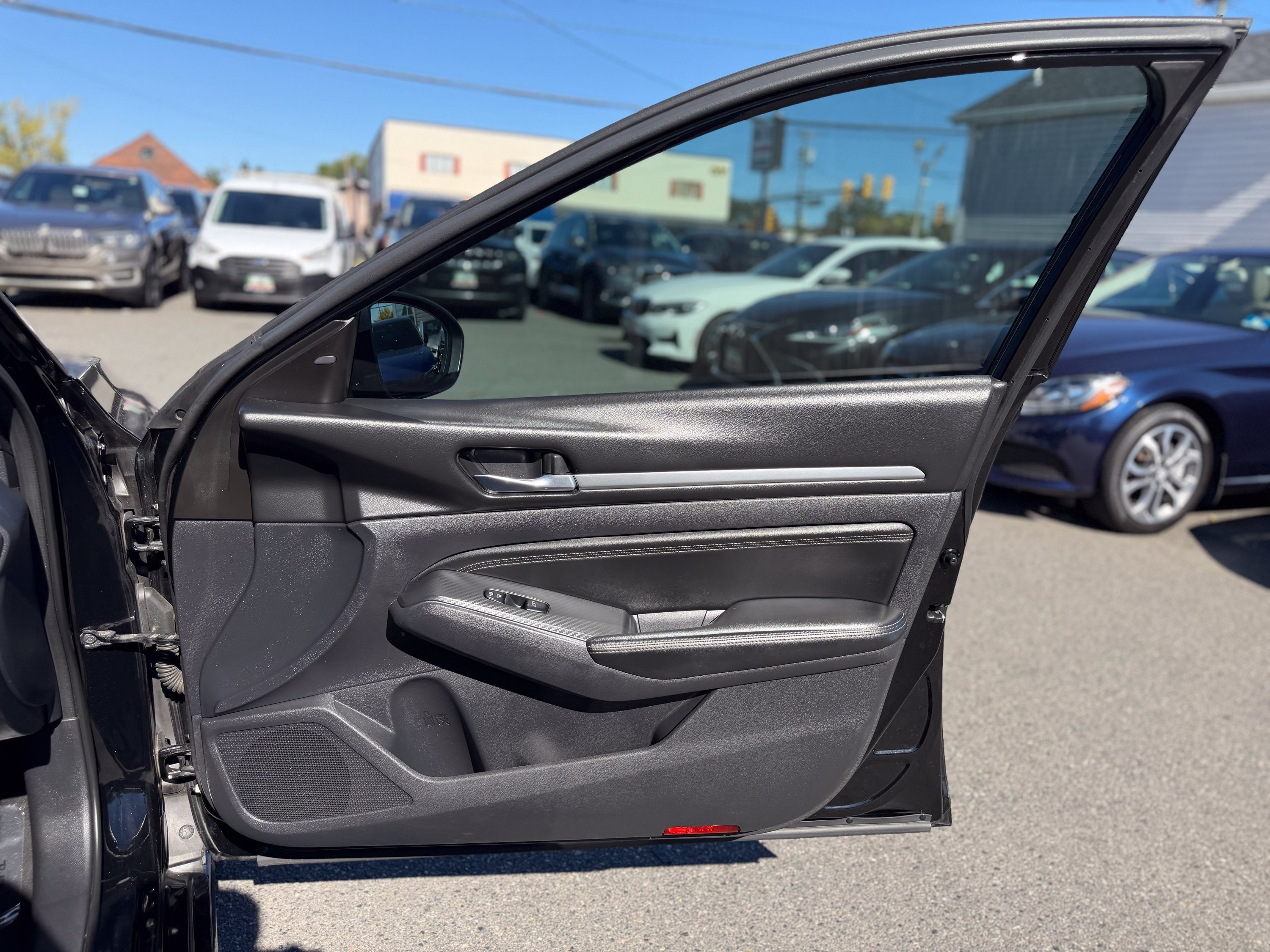 Used 2019 Nissan Altima 2.5 Platinum AWD/4WD image 23