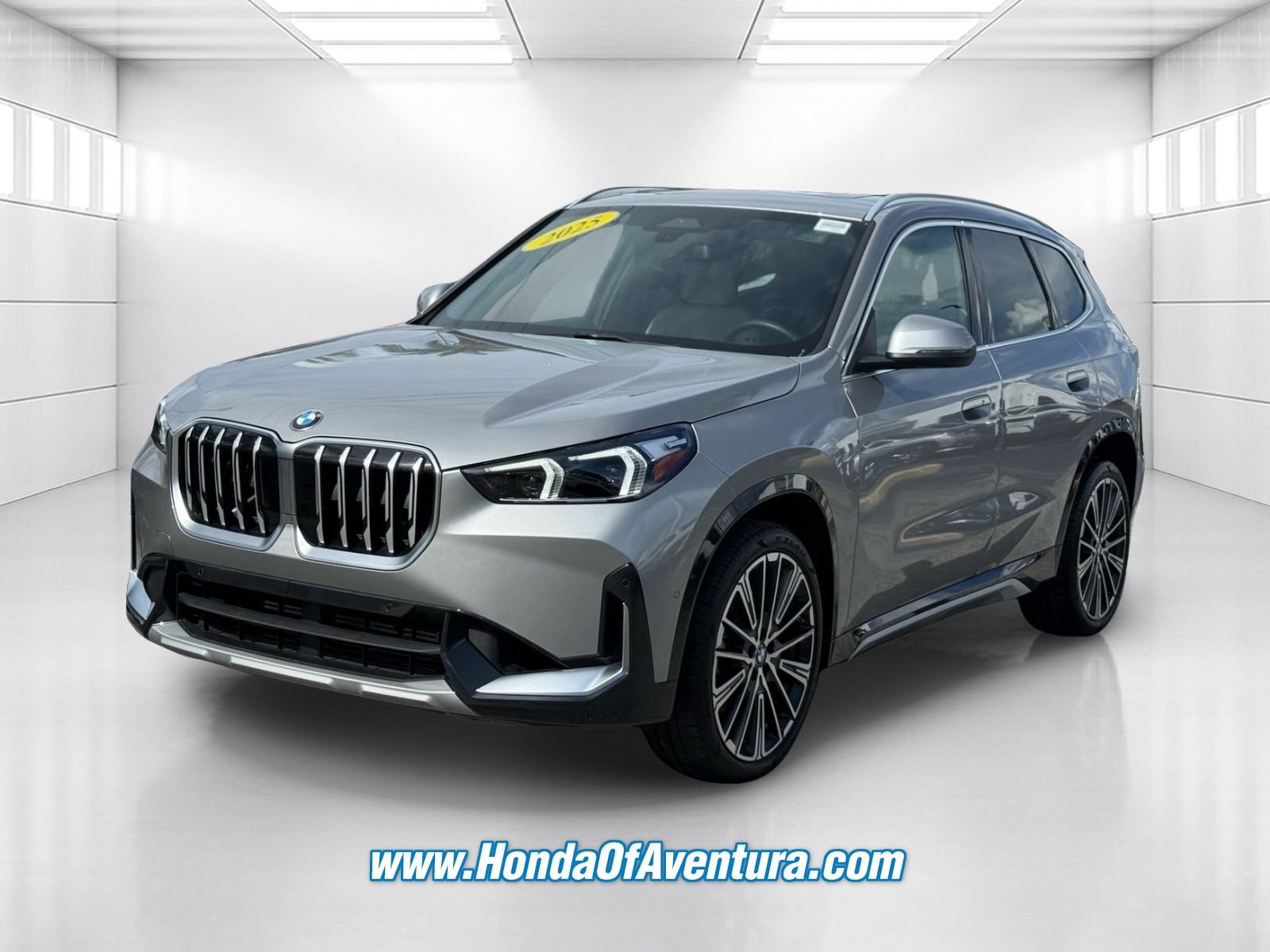 Used 2025 BMW X1 xDrive28i w/ Convenience Package AWD/4WD image 3