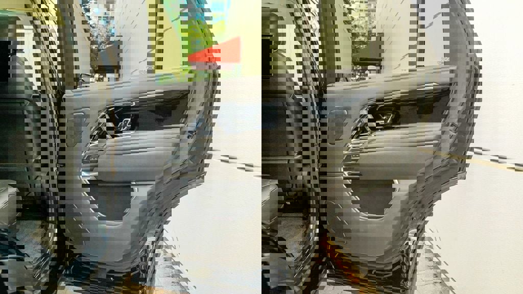 Used 2023 Land Rover Range Rover Long Wheelbase Autobiography image 89