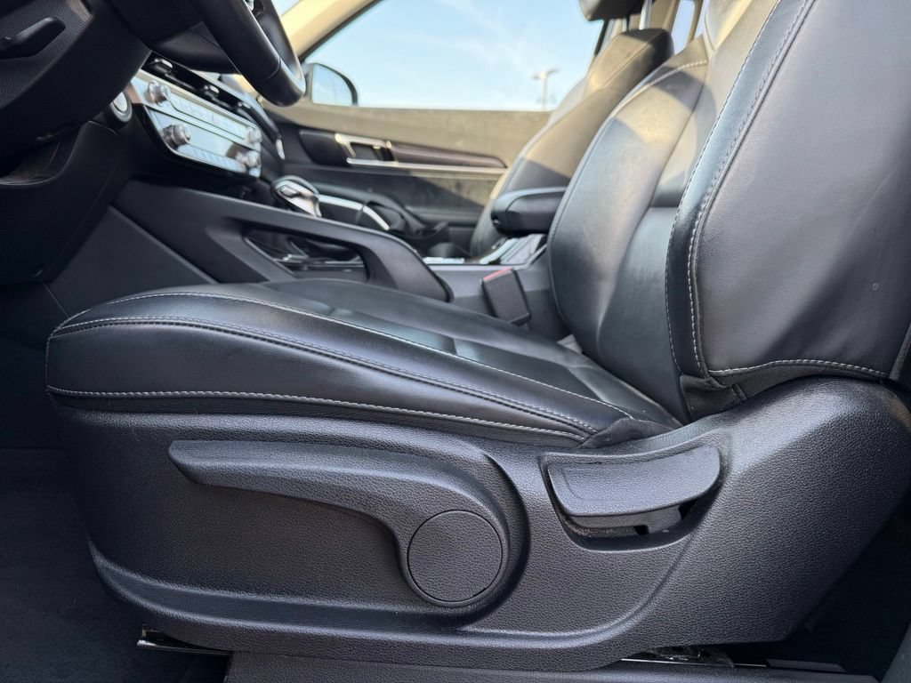 Used 2025 Kia Telluride LX FWD image 9