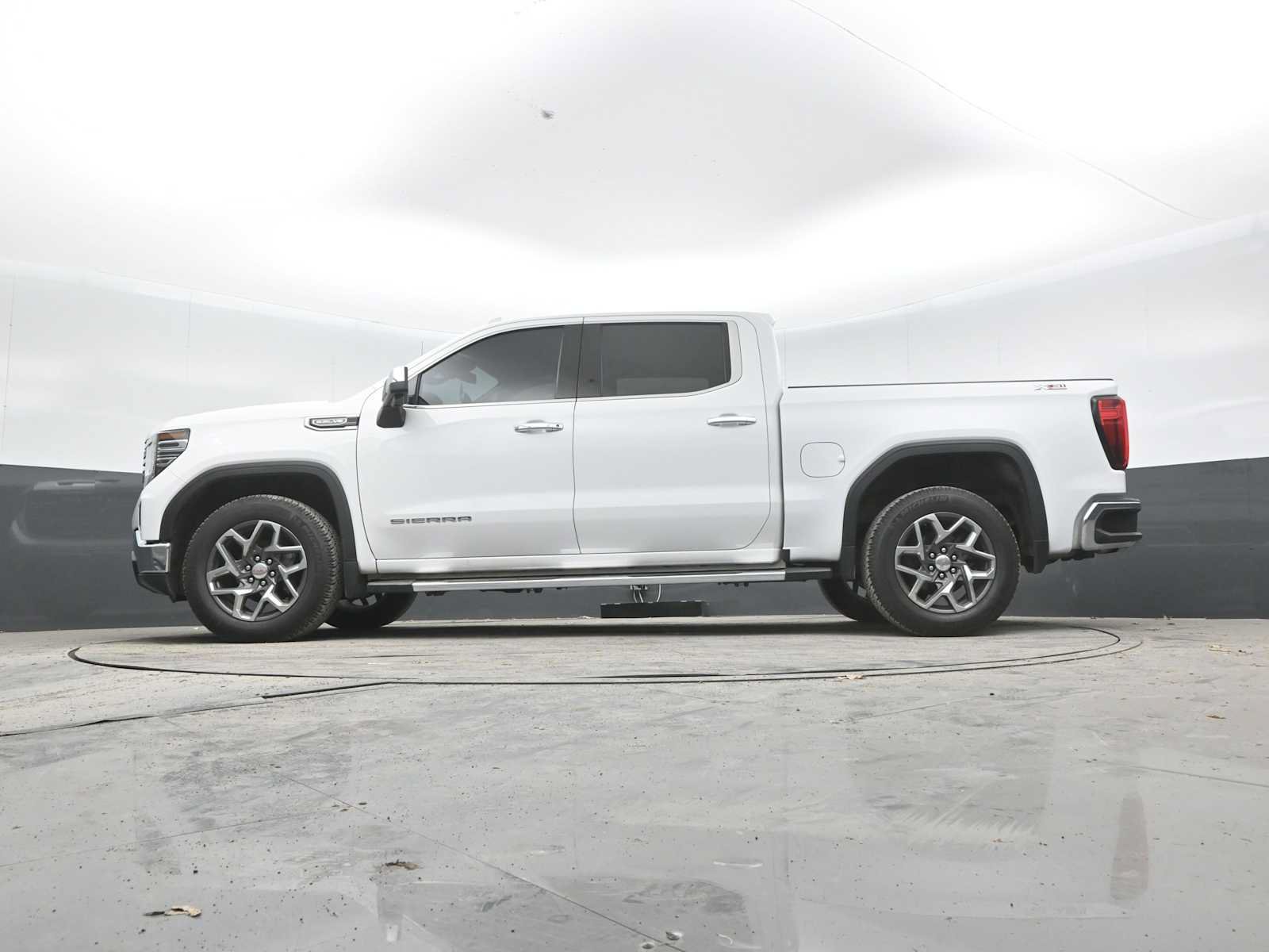 Used 2023 GMC Sierra 1500 SLT w/ SLT Premium Package AWD/4WD image 25