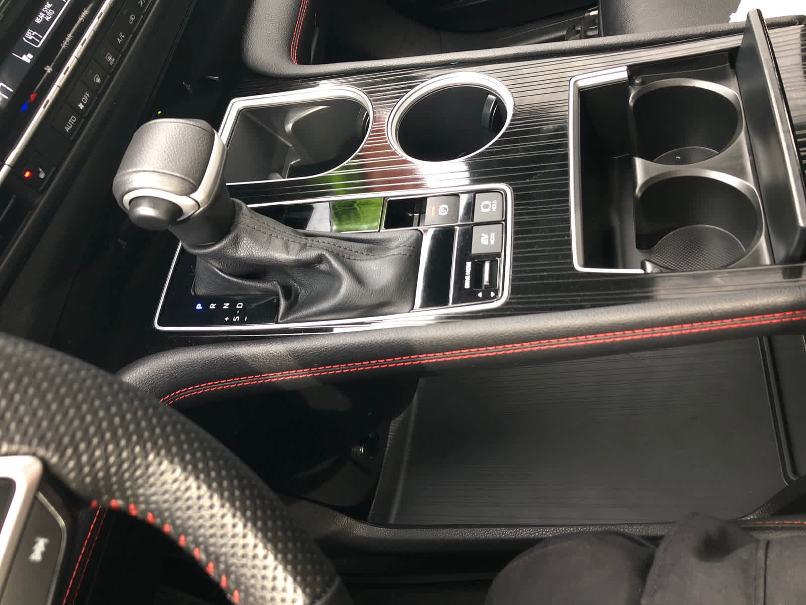 Certified 2025 Toyota Sienna XSE image 18