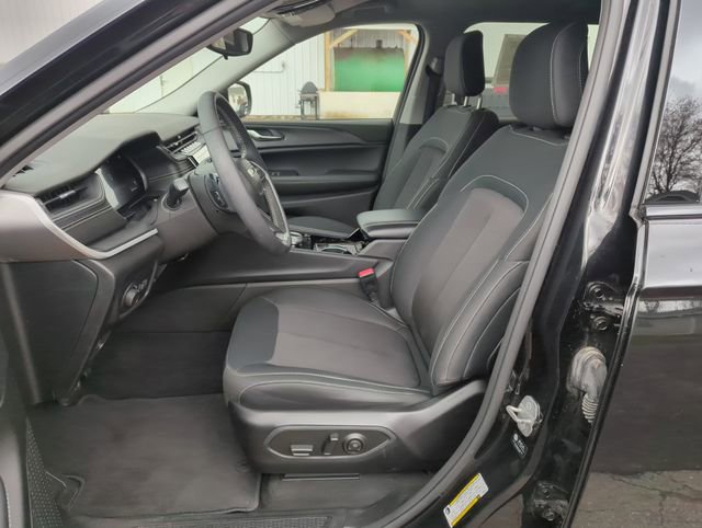 Used 2023 Jeep Grand Cherokee L Laredo w/ Luxury Tech Group I AWD/4WD image 17