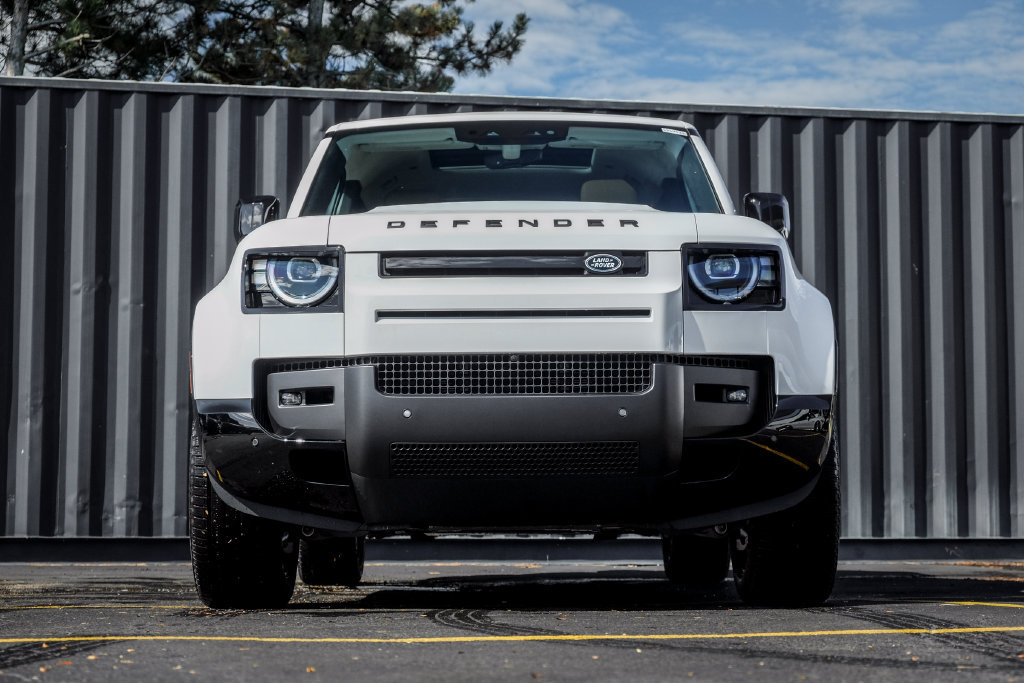 New 2026 Land Rover Defender 130 X-Dynamic SE AWD/4WD image 5