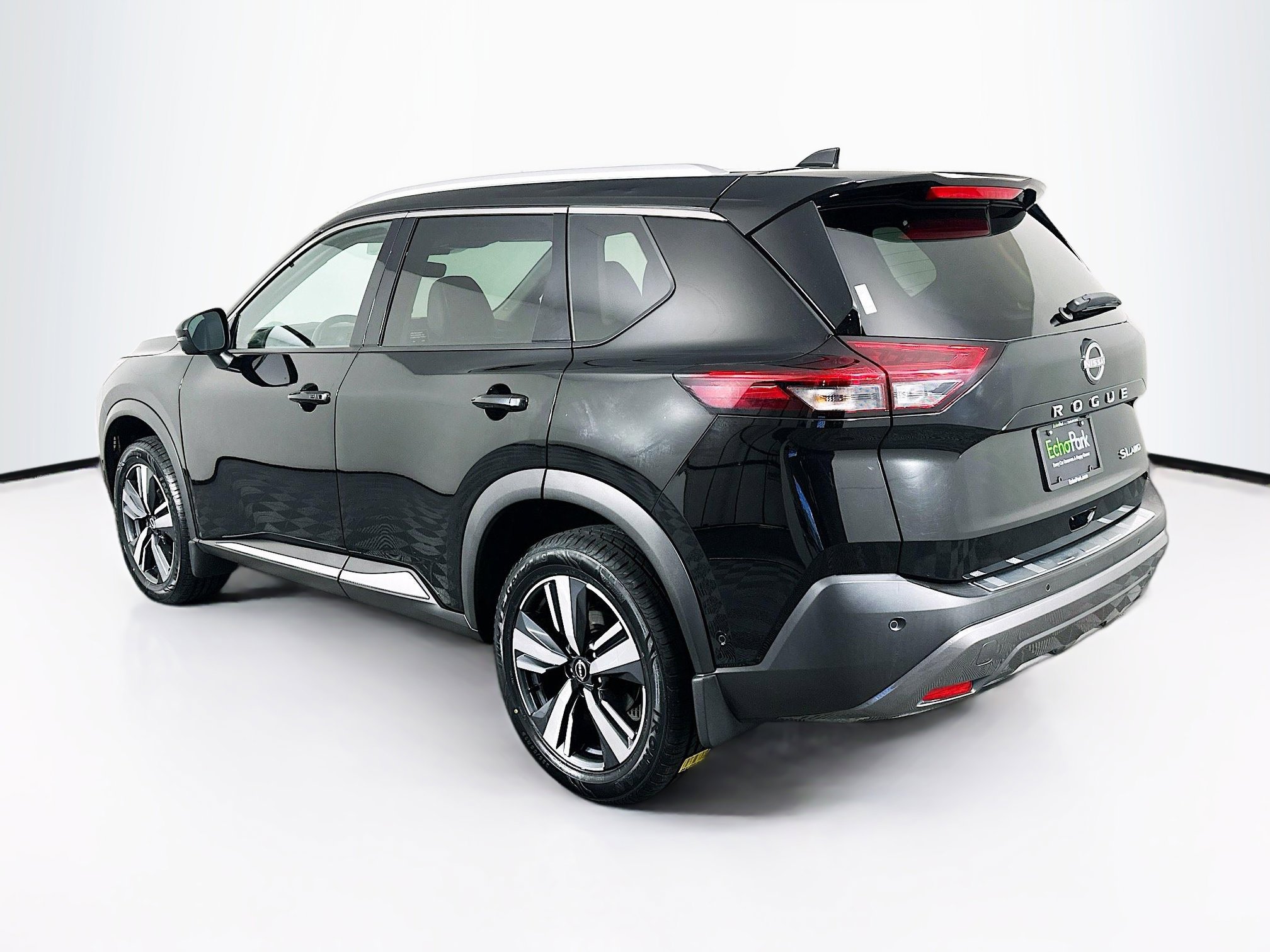 Used 2023 Nissan Rogue SL w/ SL Premium Package image 5