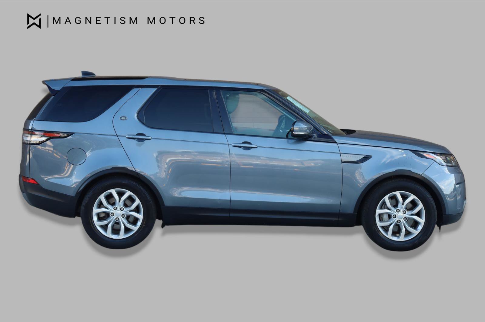 Used 2019 Land Rover Discovery SE AWD/4WD image 3