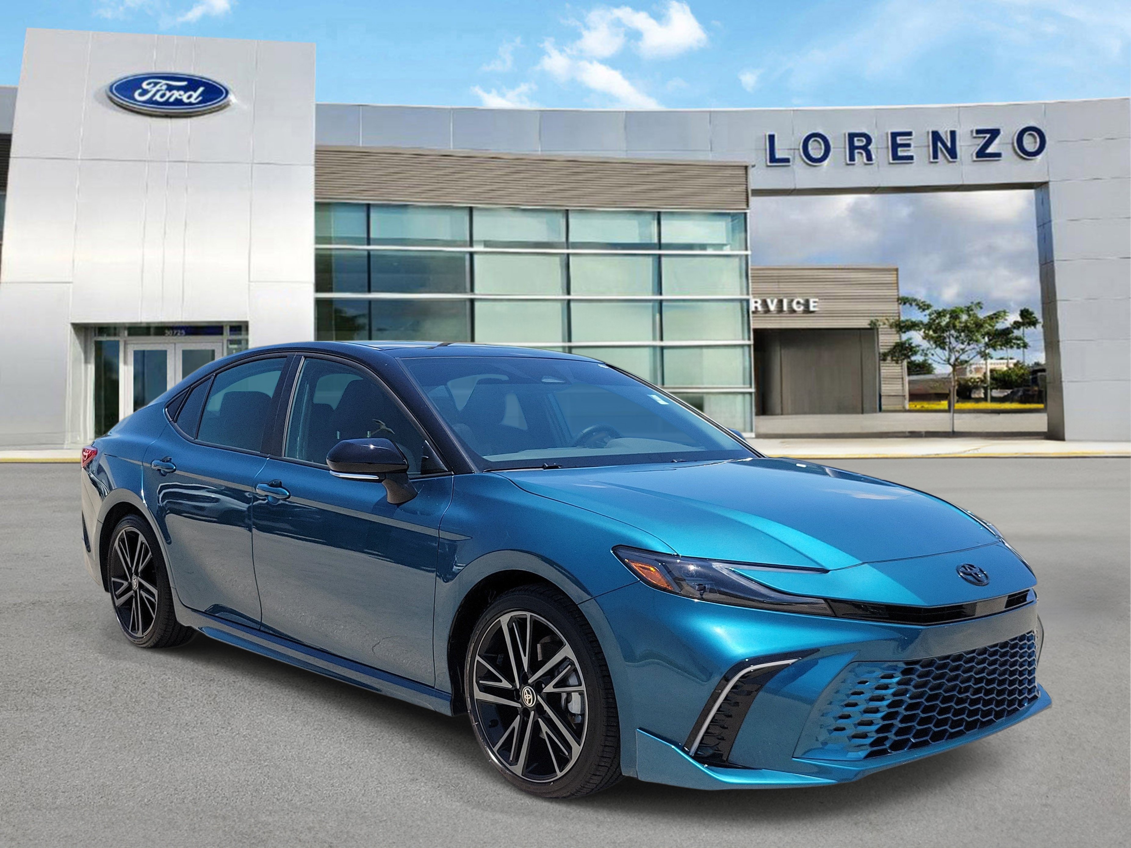 Used 2025 Toyota Camry XSE FWD image 3