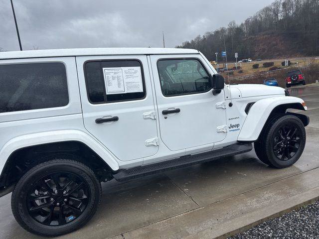 Used 2022 Jeep Wrangler Unlimited Sahara w/ Cold Weather Group image 4