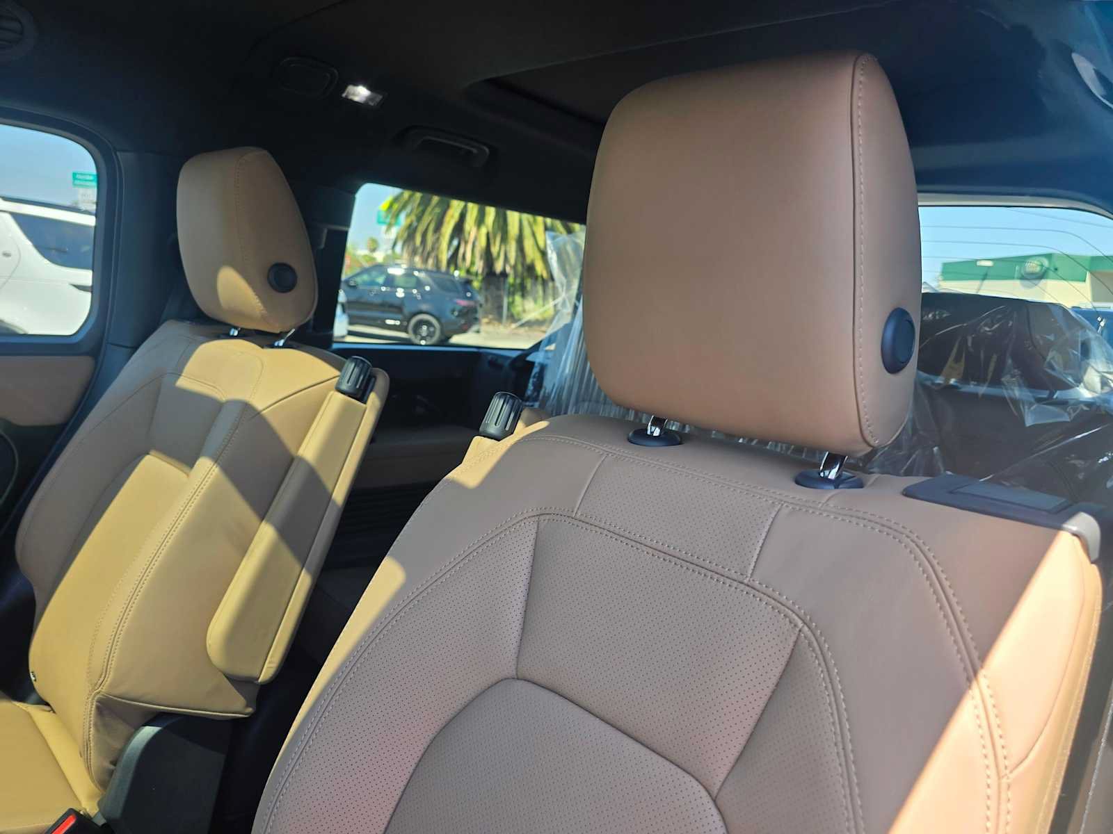 New 2026 Land Rover Defender 130 X-Dynamic SE AWD/4WD image 18