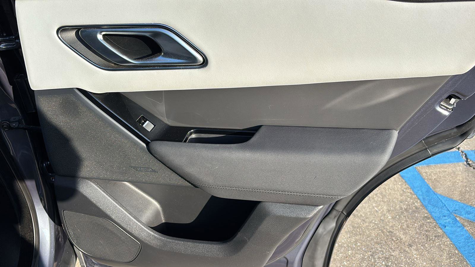 Used 2025 Land Rover Range Rover Velar Dynamic SE image 20