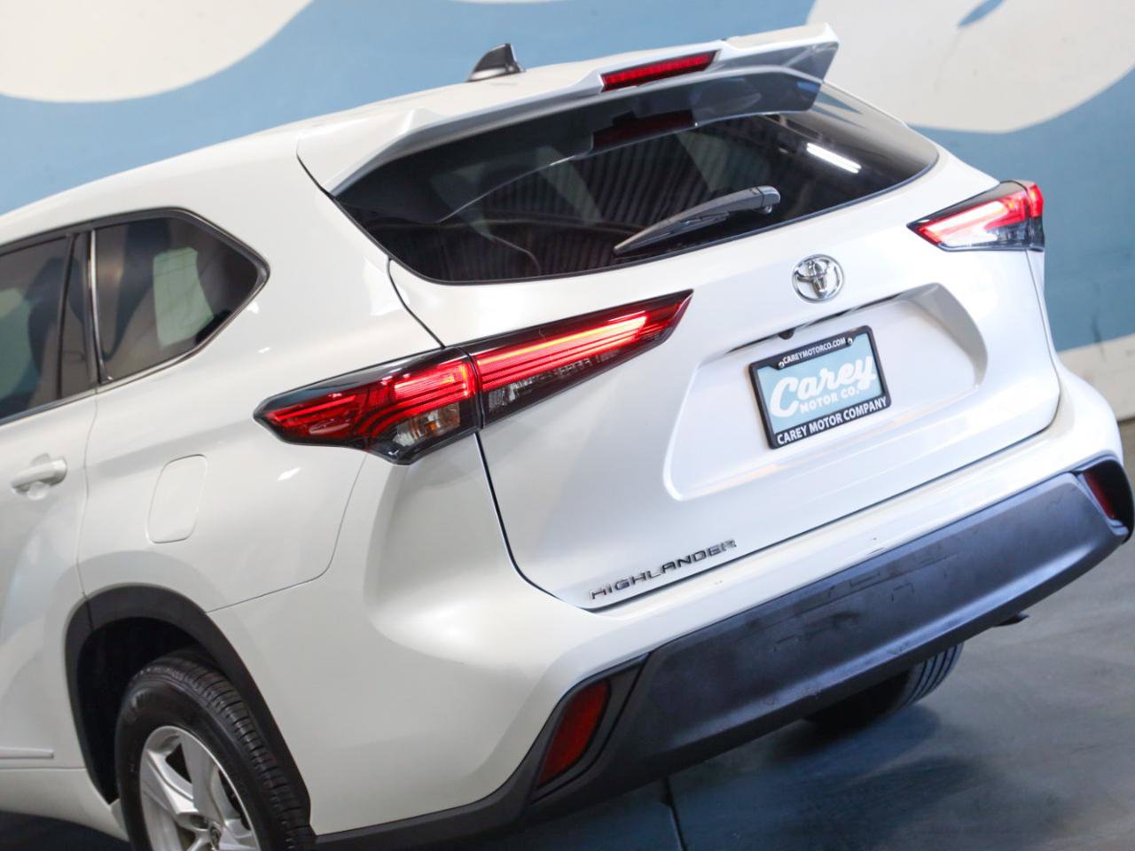 Used 2022 Toyota Highlander L image 37