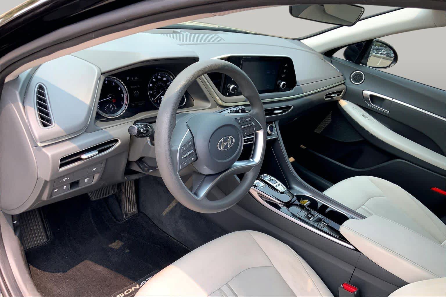 Used 2022 Hyundai Sonata SEL w/ Preferred Accessory Package FWD image 17