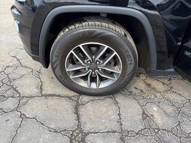 Used 2019 Jeep Grand Cherokee Laredo w/ 18" Wheel & 8.4" Radio Group image 30