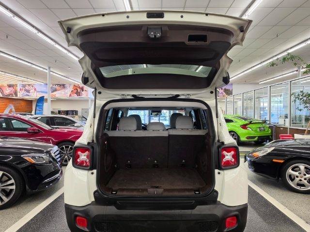 Used 2016 Jeep Renegade Latitude FWD image 40