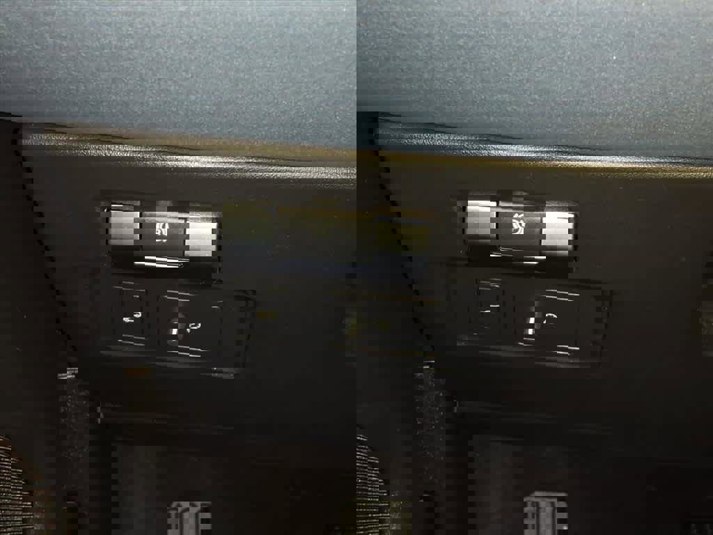 Used 2020 Land Rover Range Rover Evoque SE image 14