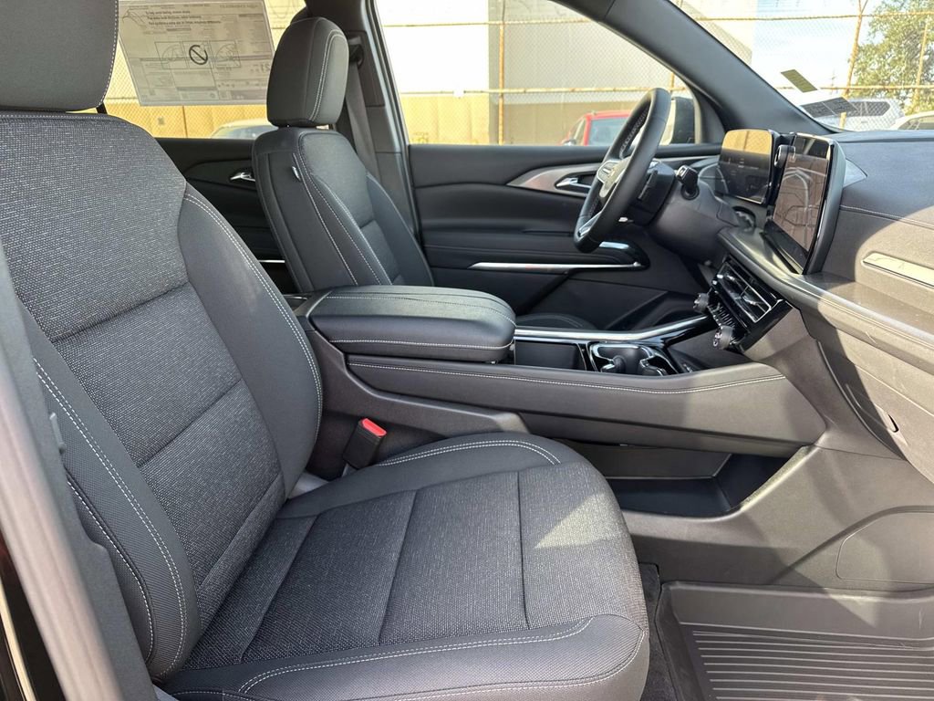 New 2026 Chevrolet Traverse LT w/ Driver Confidence Package AWD/4WD image 12