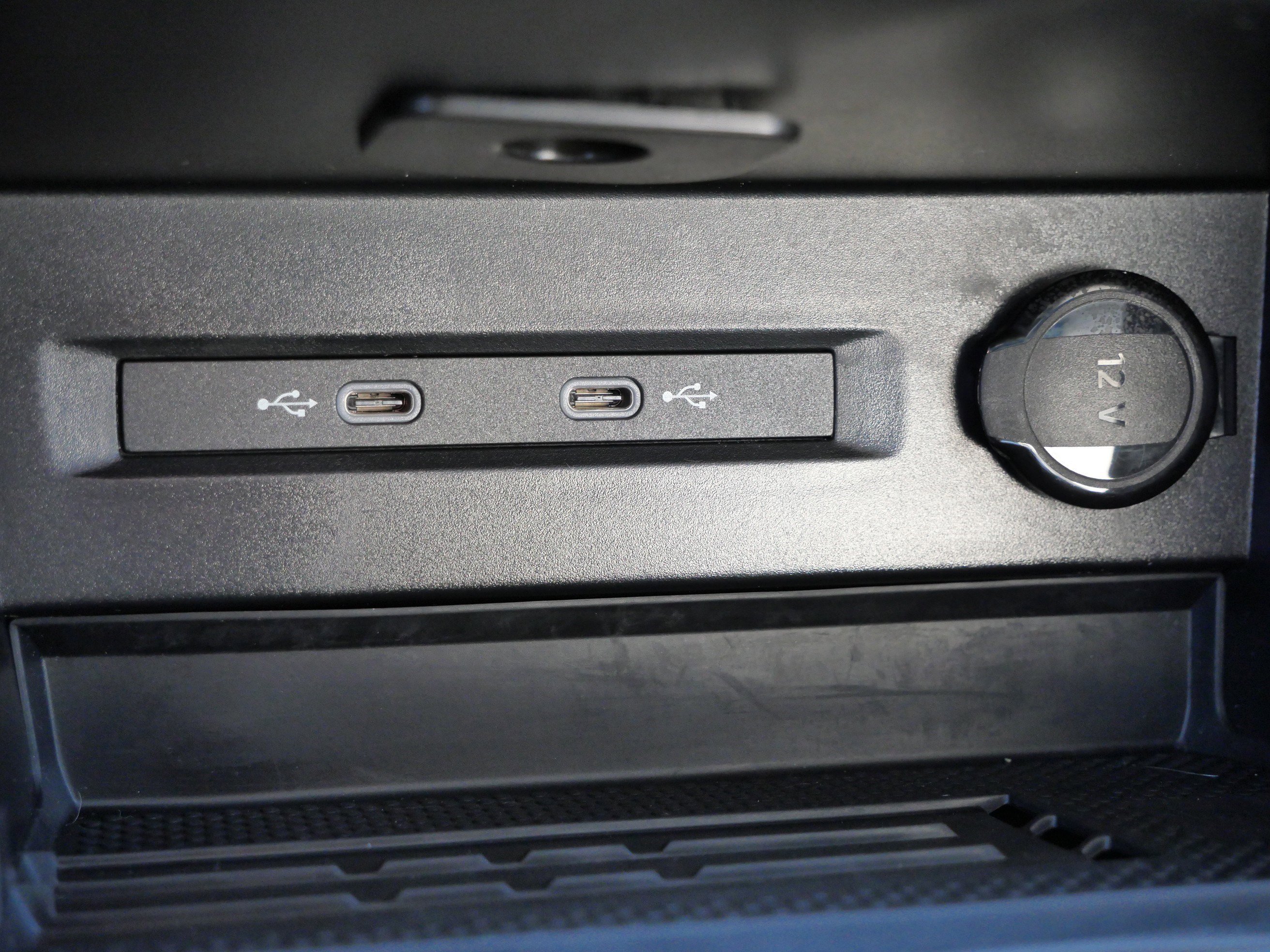 Certified 2025 Volkswagen Taos SE image 29