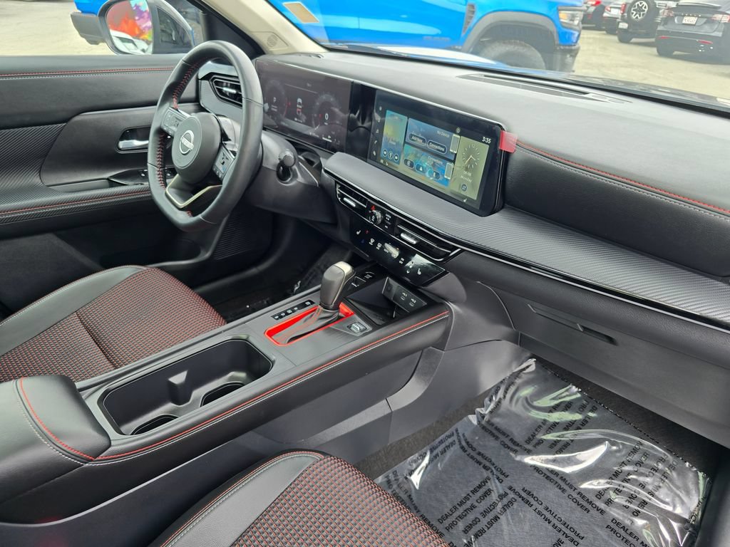Used 2025 Nissan Kicks SR w/ SR Premium Package FWD image 12