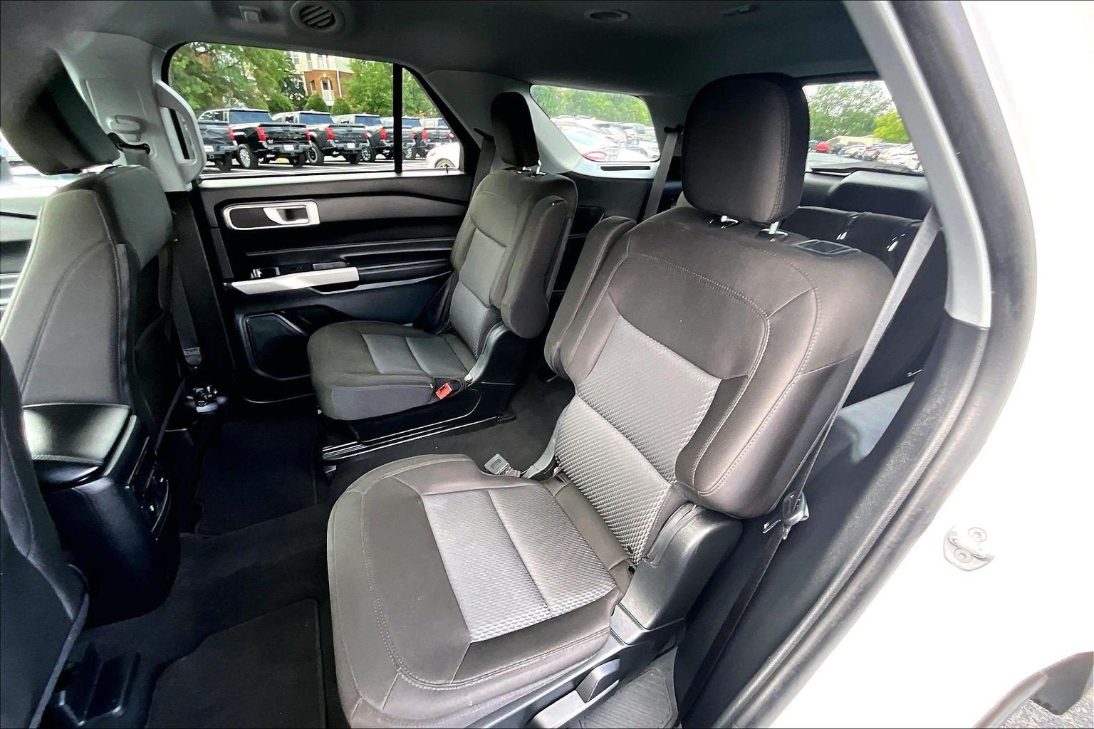 Used 2023 Ford Explorer XLT AWD/4WD image 23