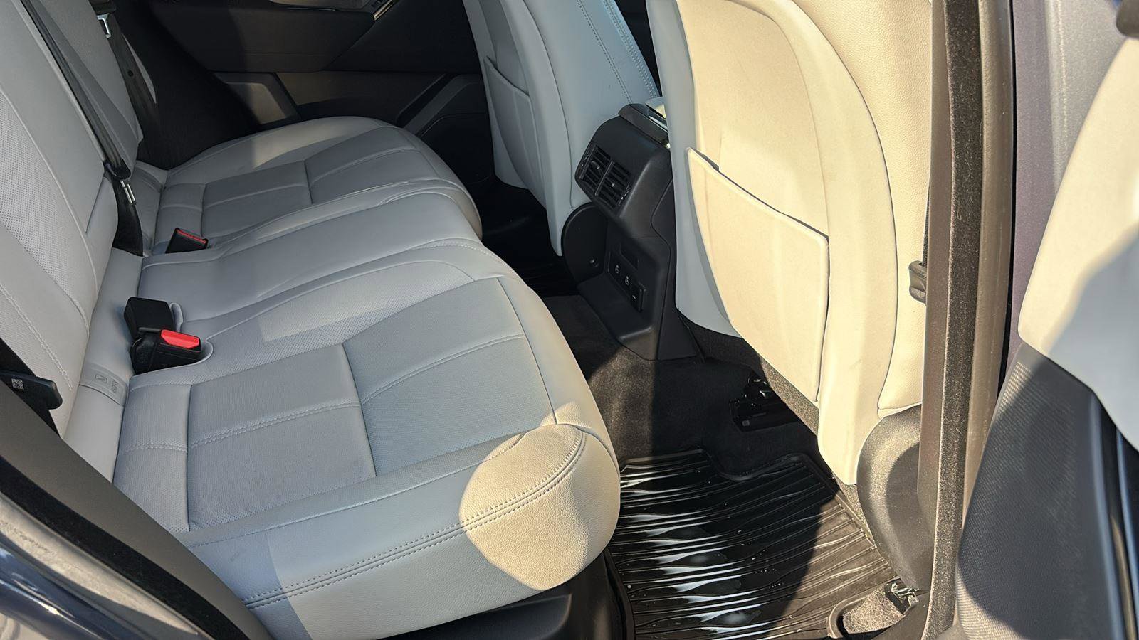 Used 2025 Land Rover Range Rover Velar Dynamic SE image 19