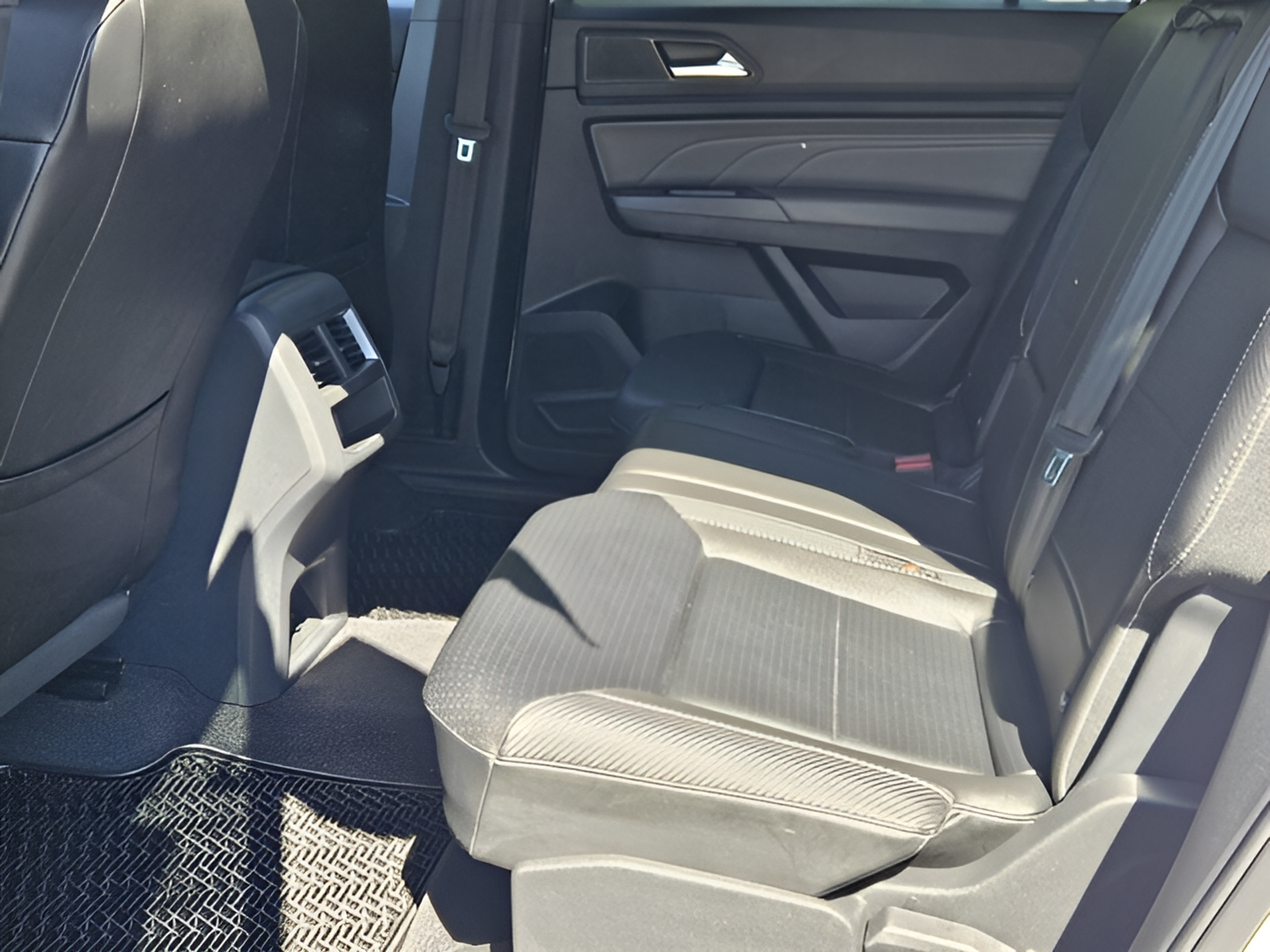 Used 2023 Volkswagen Atlas Cross Sport SE FWD image 9