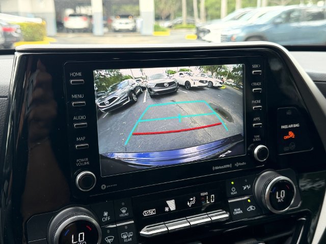 Used 2022 Toyota Highlander LE FWD image 21