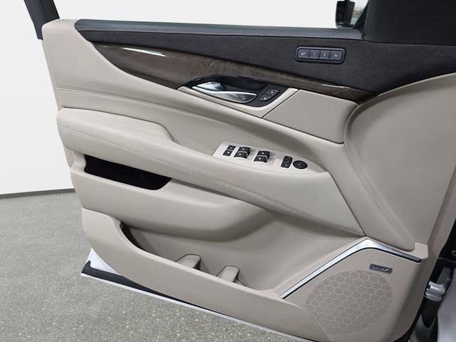 Used 2018 Cadillac Escalade Luxury AWD/4WD image 27