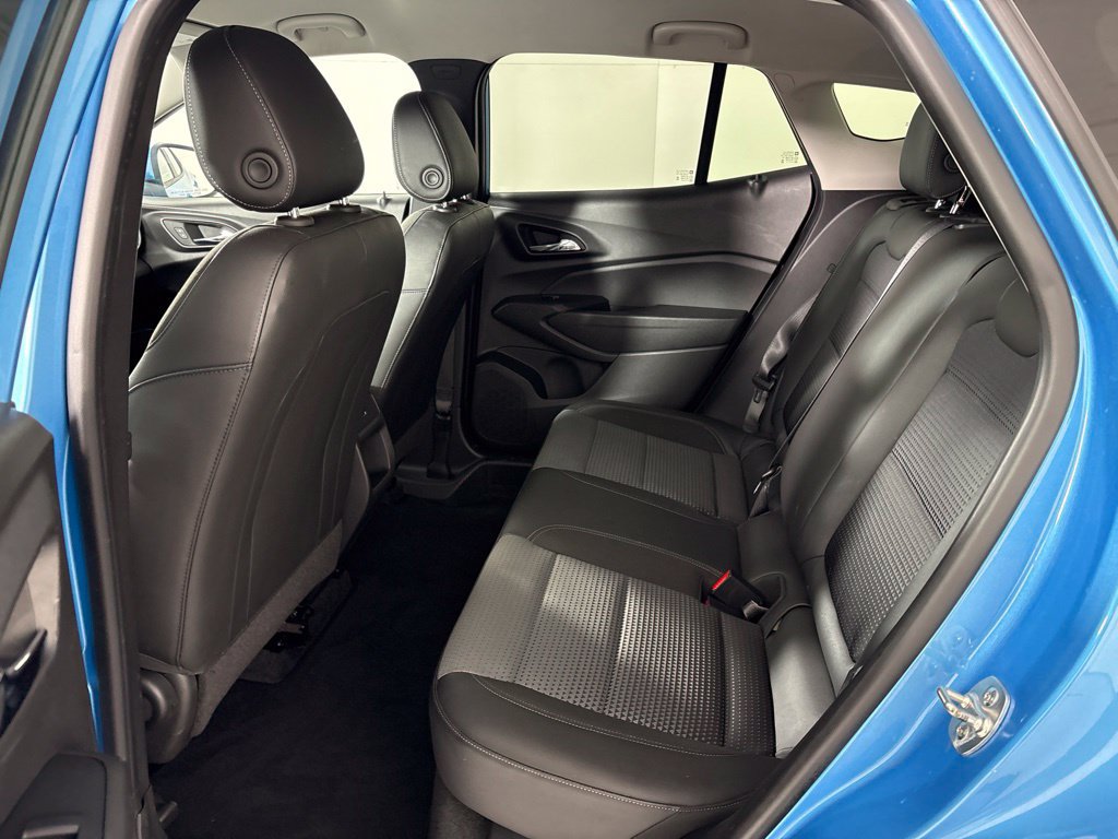 Used 2025 Chevrolet Trax LT FWD image 24