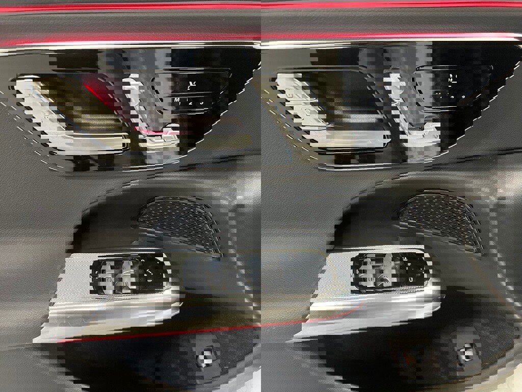 Used 2025 Mercedes-Benz E 350 4MATIC Sedan image 18