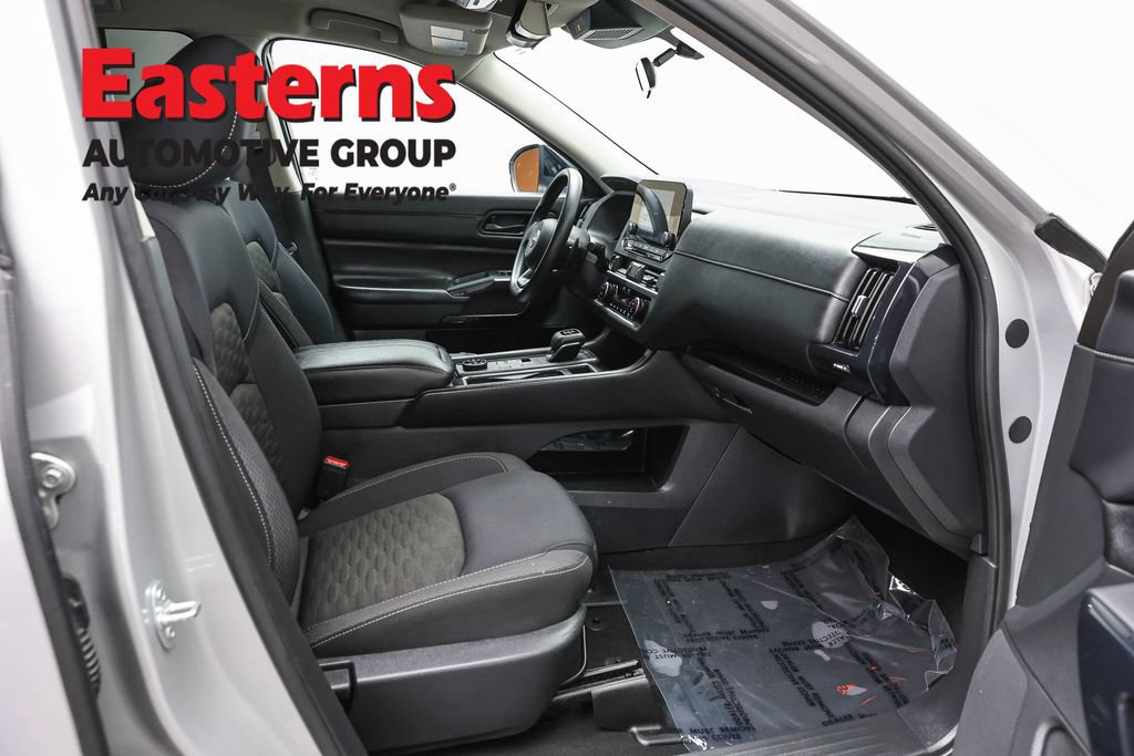 Used 2023 Nissan Pathfinder S AWD/4WD image 25