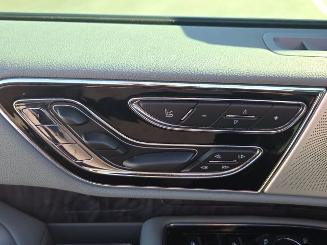 Used 2020 Lincoln Navigator Reserve w/ Luxury Package image 28