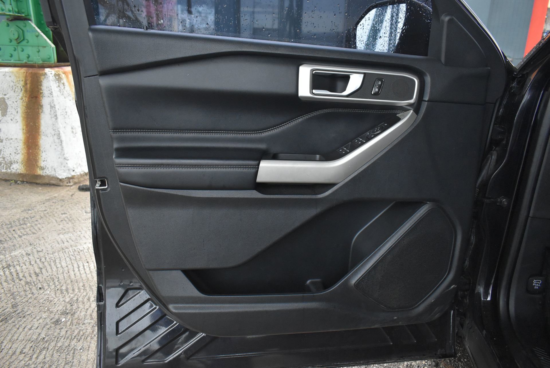 Used 2020 Ford Explorer XLT w/ Equipment Group 202A AWD/4WD image 12