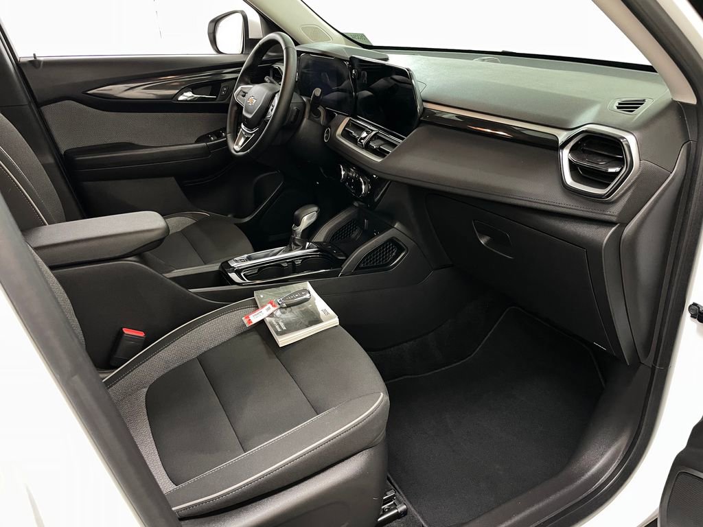 Certified 2025 Chevrolet TrailBlazer LT w/ LT Cold Weather Package FWD image 36