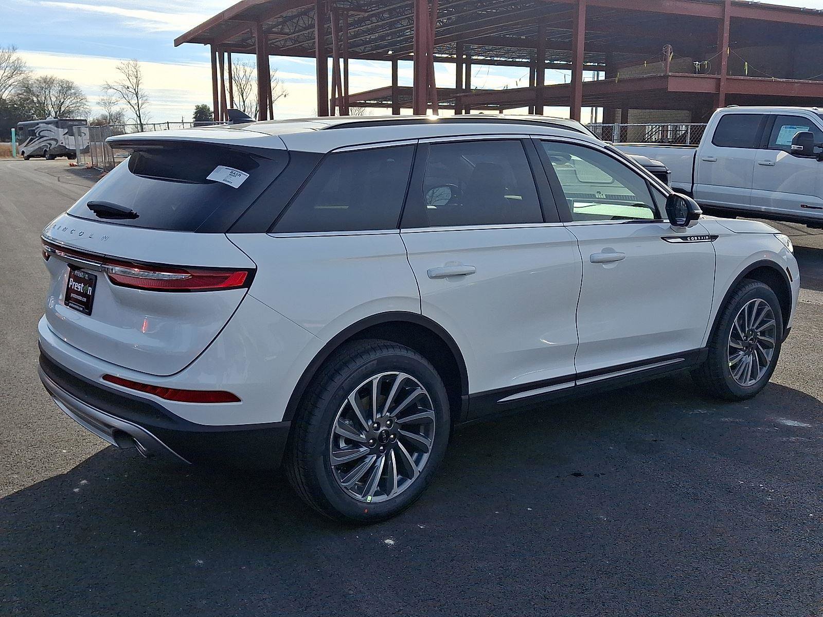 New 2026 Lincoln Corsair Reserve image 3