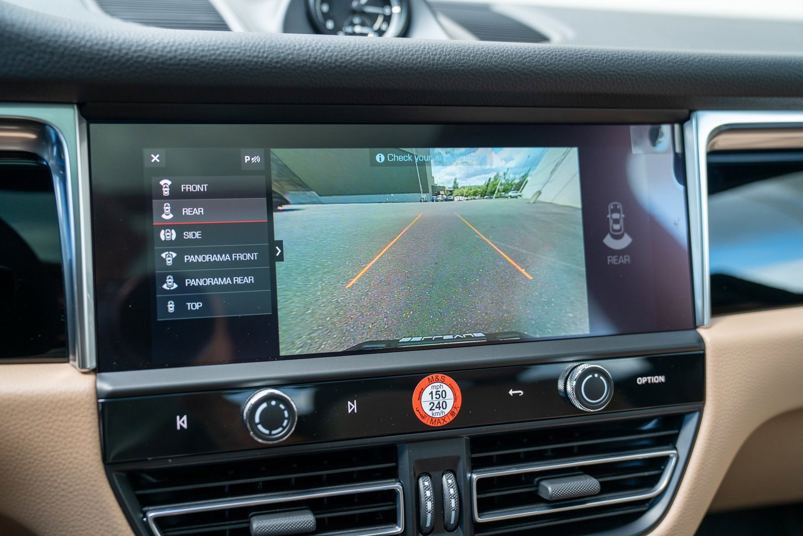 Certified 2025 Porsche Macan image 17