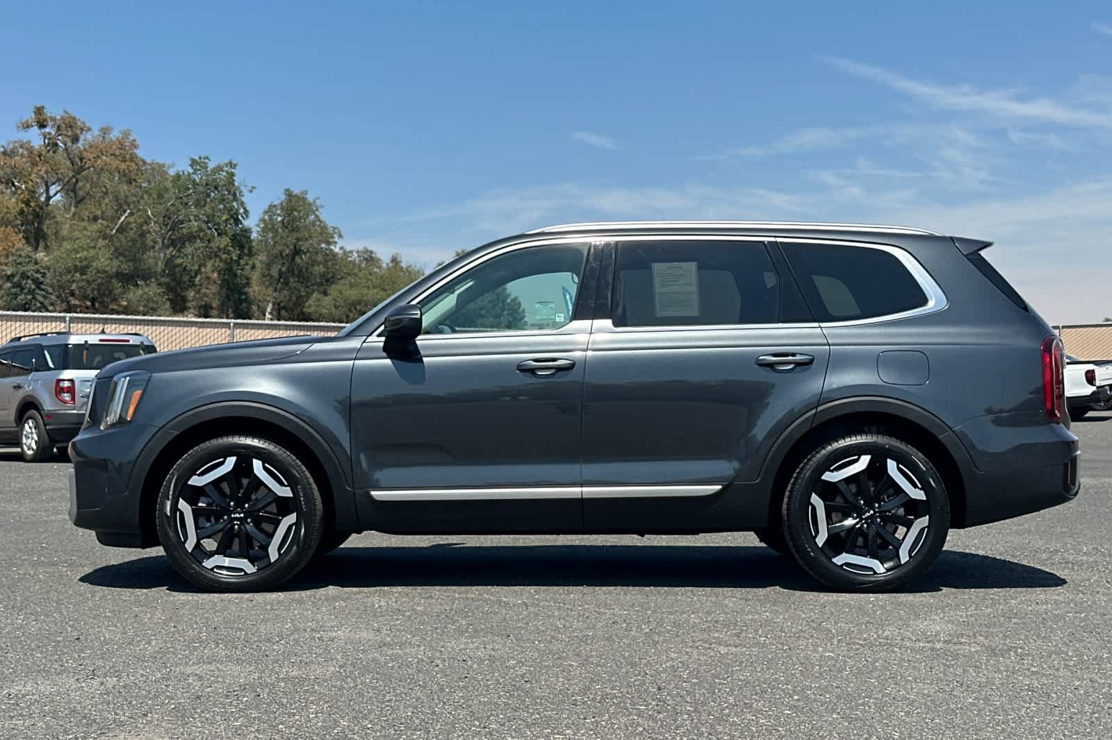 Used 2024 Kia Telluride S AWD/4WD image 6