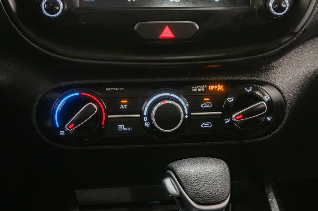 Used 2025 Kia Soul LX w/ LX Technology Package FWD image 18