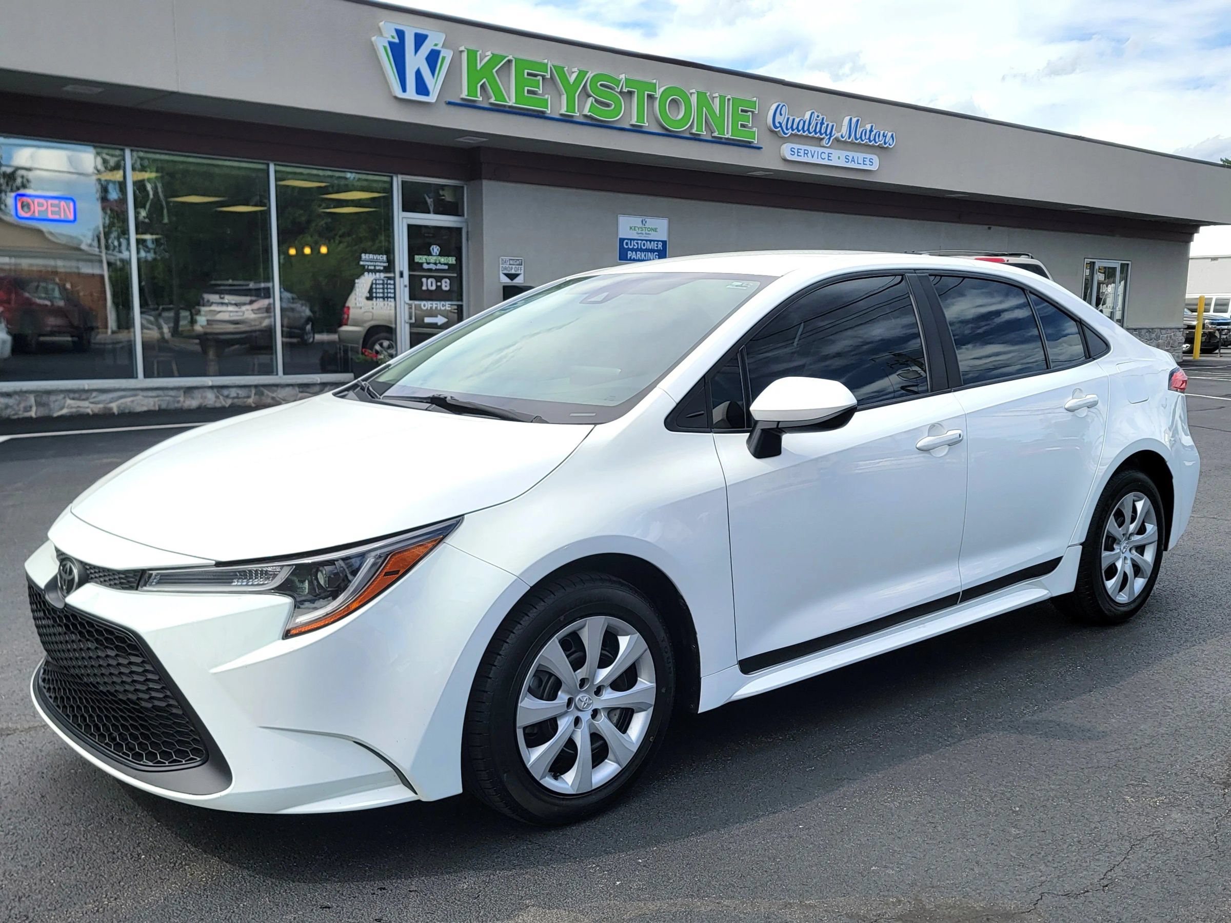 Used 2022 Toyota Corolla LE FWD image 1