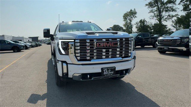 New 2025 GMC Sierra 2500 Denali w/ Denali Reserve Package image 3